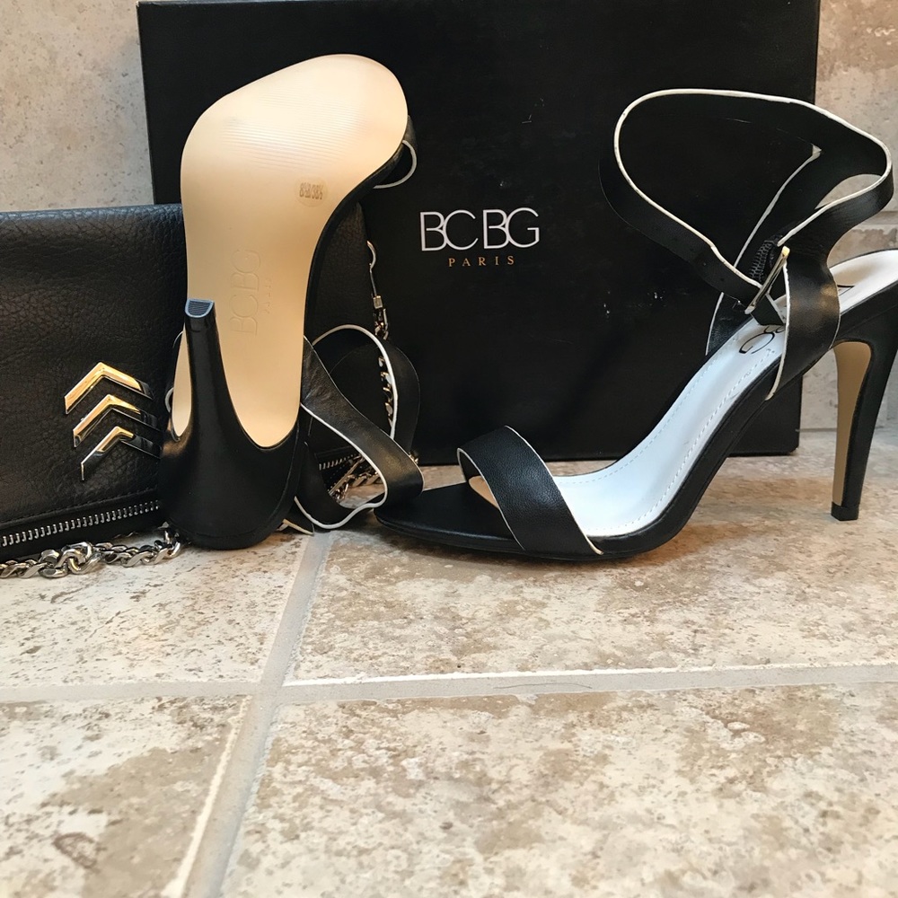 BCBG sandal